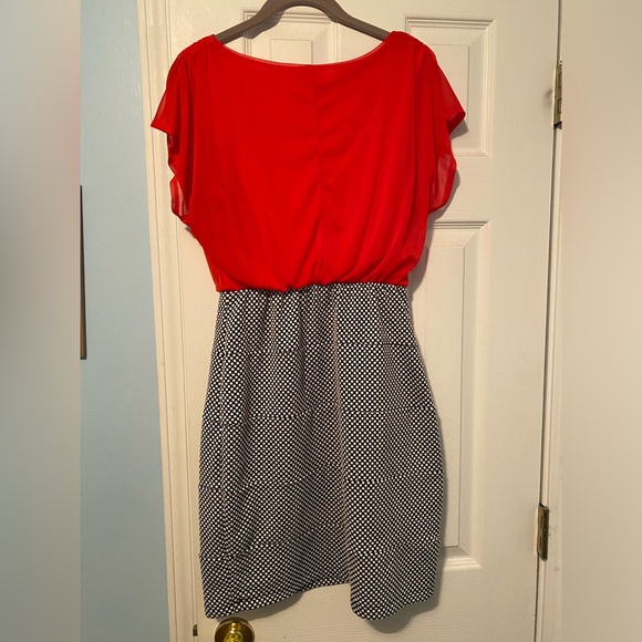 EN FOCUS PETITE red & navy w/ white polka dot dress size: 8p - Picture 5 of 6